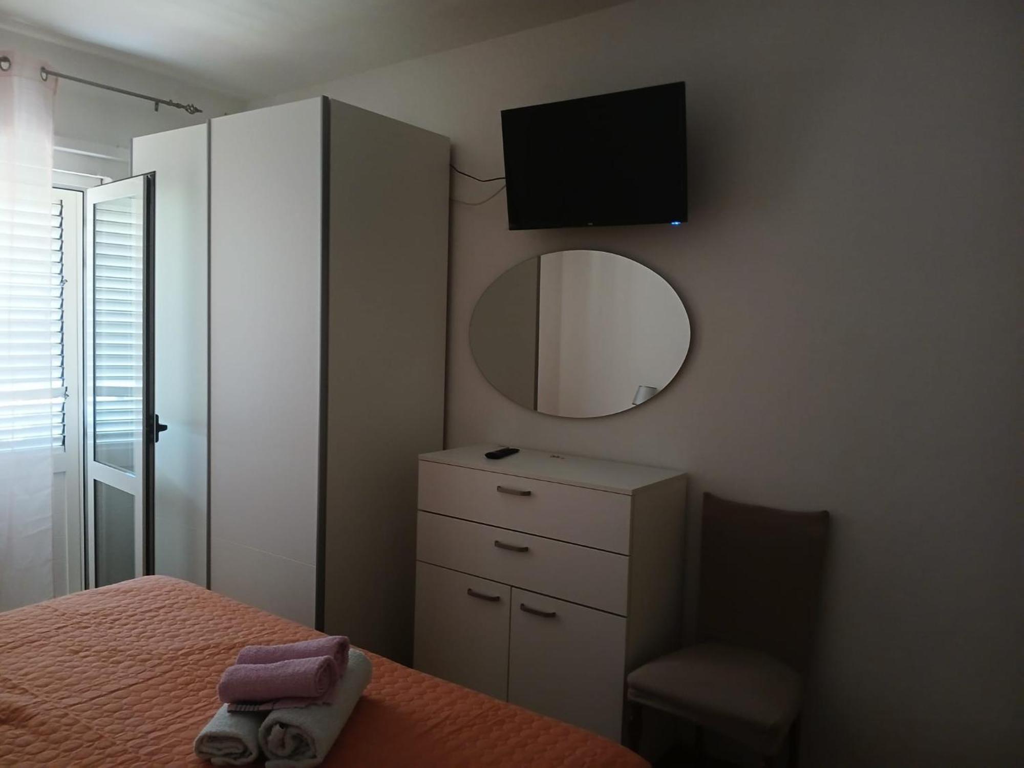 Apartments Piko2 Jelsa  Exterior photo